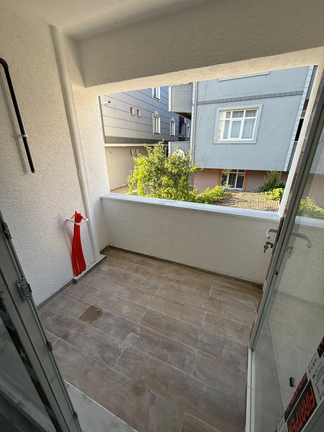 Bahçe katı balkon görünümü